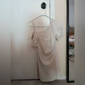 Taiwanese Brand: Air Space Lady
Elegant Cream Off-Shoulder Dress
Size: Small